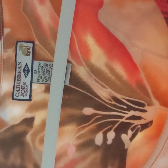 Plus size top - Picture 2 of 6